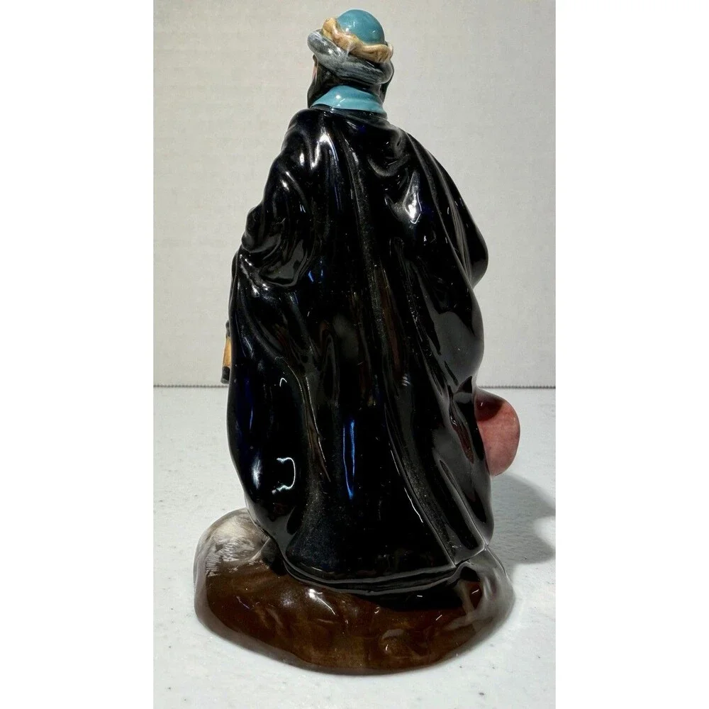 Royal Doulton Good King Wenceslas Figurine HN3262 4
